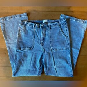 GUC Kensie The Savannah light wash high rise bell bottom jeans size 10/30